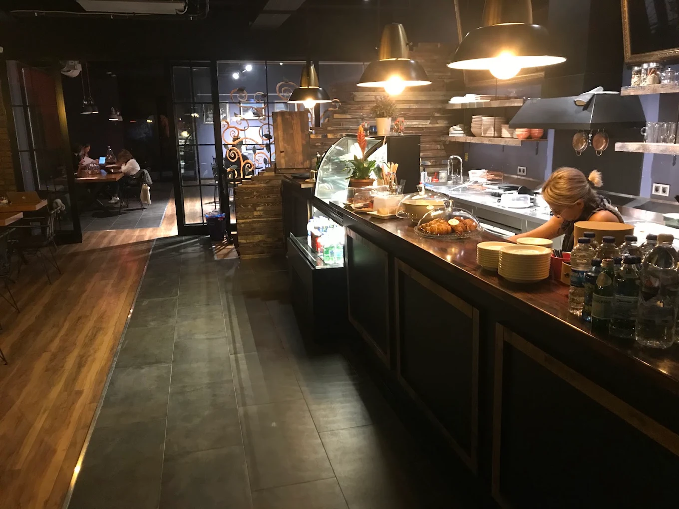 More Cafe ve Restoran Bar Alanı
